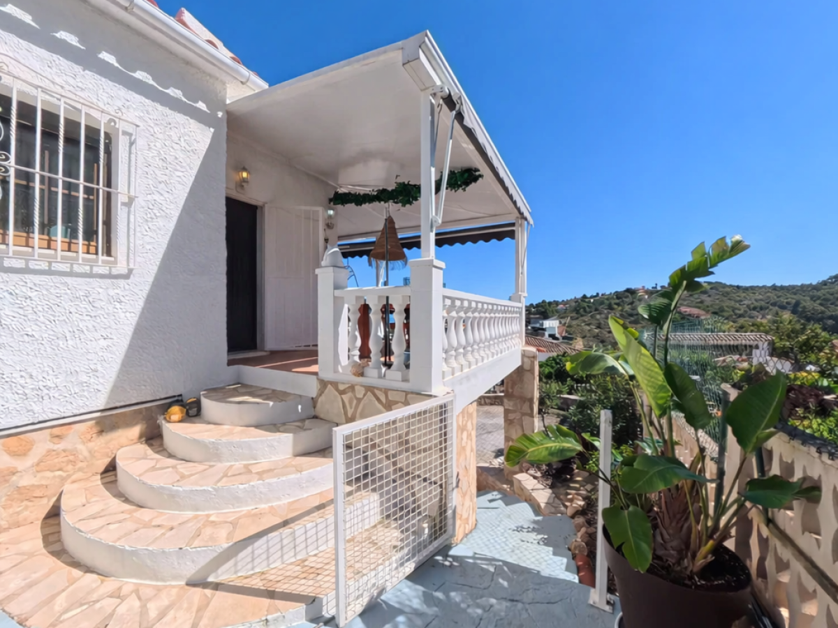 Fabulous 2‑Bedroom Villa with Sea Views in La Florida, Dénia