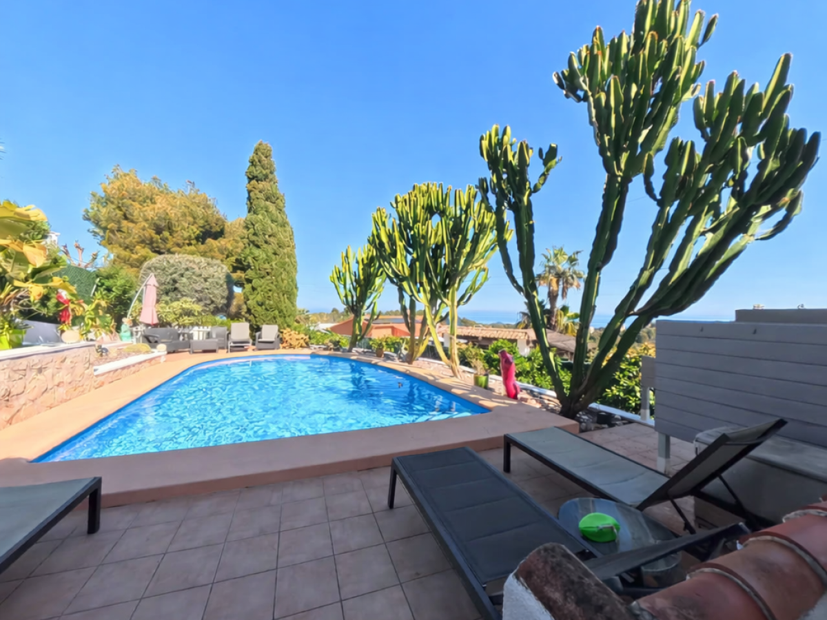 Fabulous 2‑Bedroom Villa with Sea Views in La Florida, Dénia