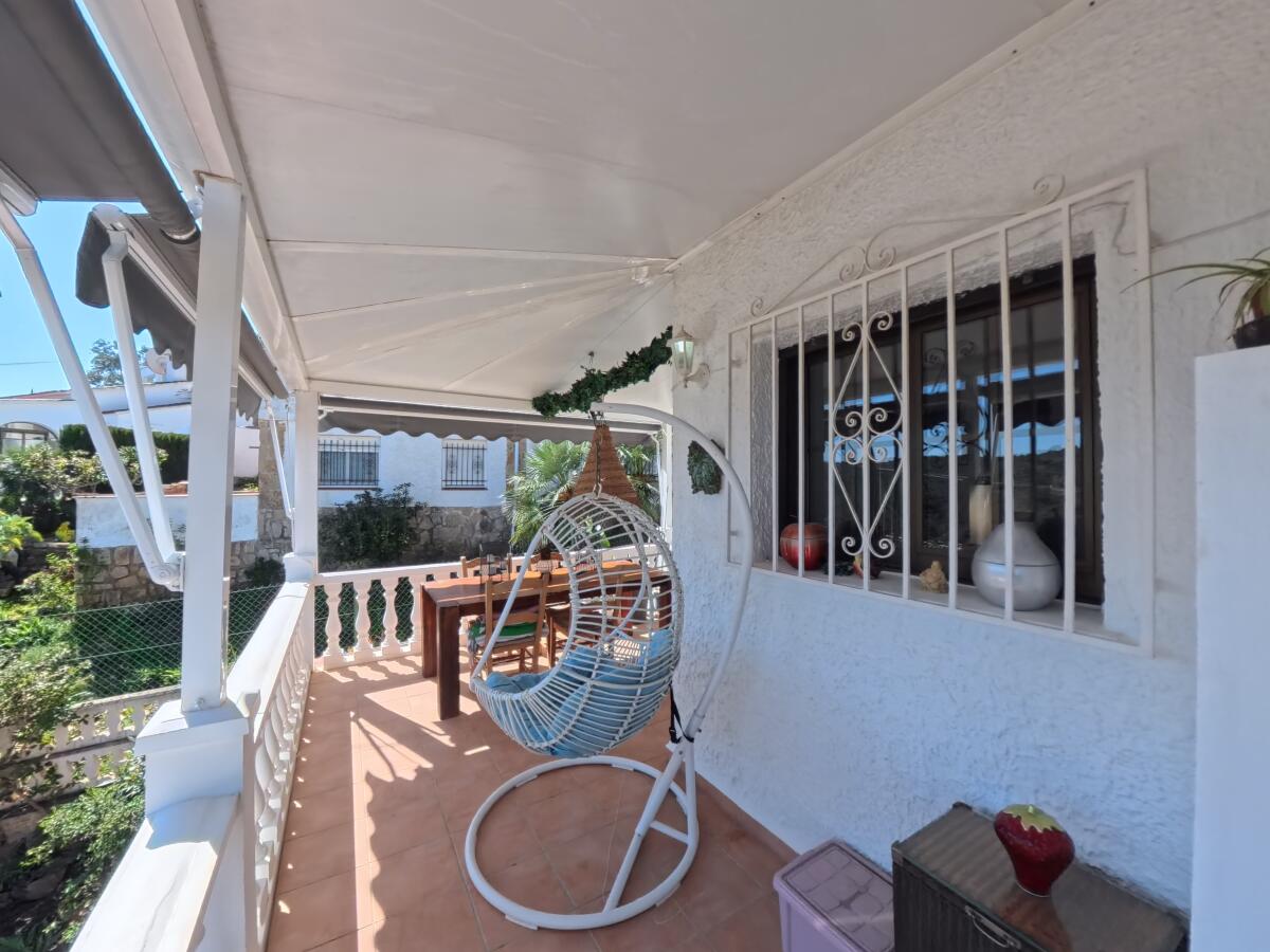 Fabulous 2‑Bedroom Villa with Sea Views in La Florida, Dénia