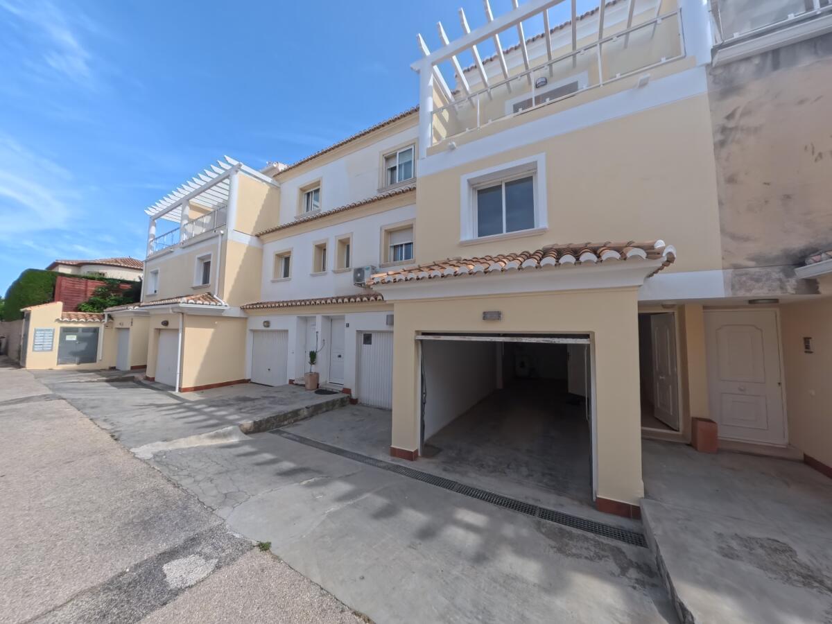 Move‑In Ready 3 Bedroom Home Near Town Centre