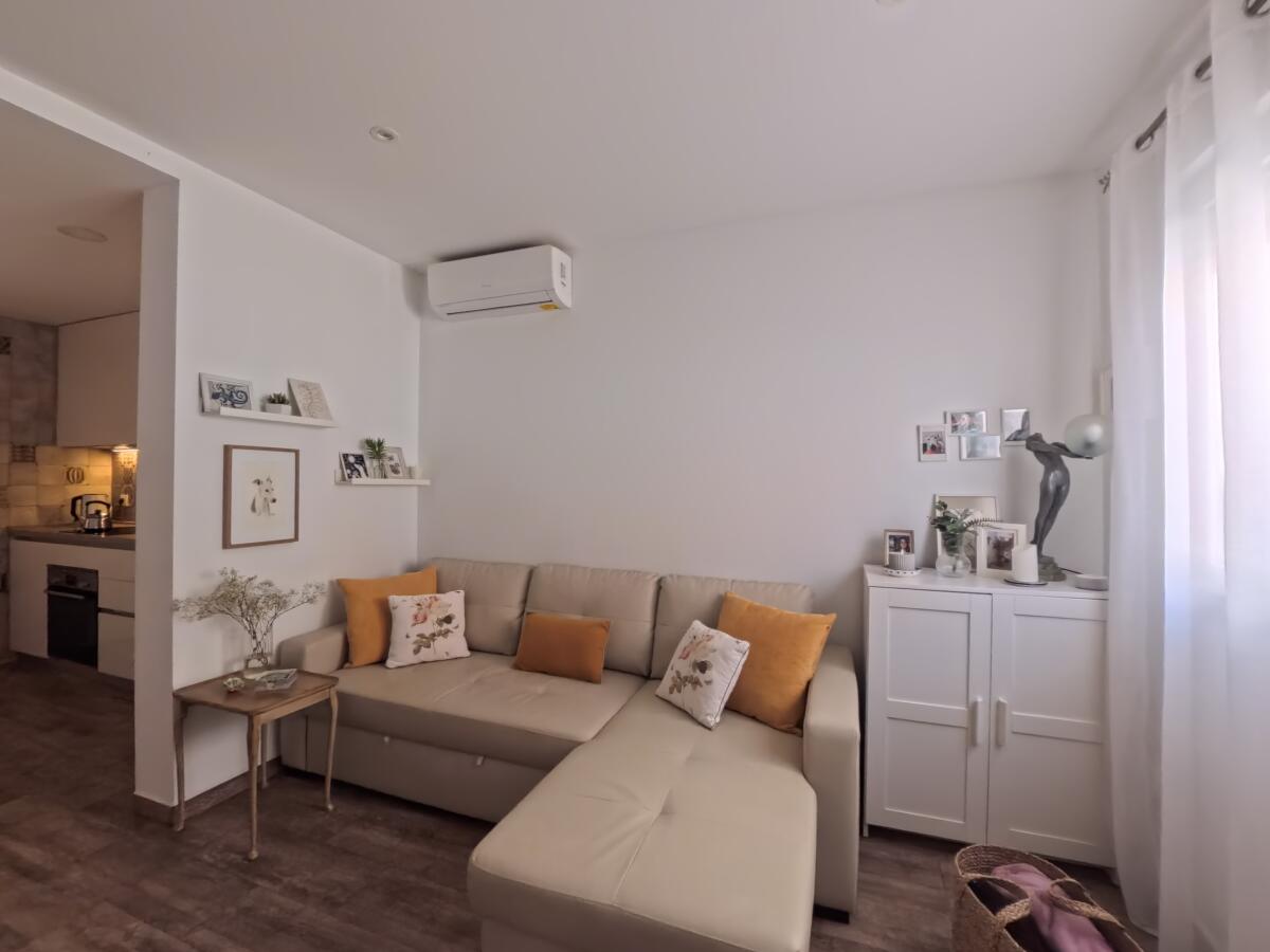Modern Townhouse with Solar, A/C and Rooftop Patio
