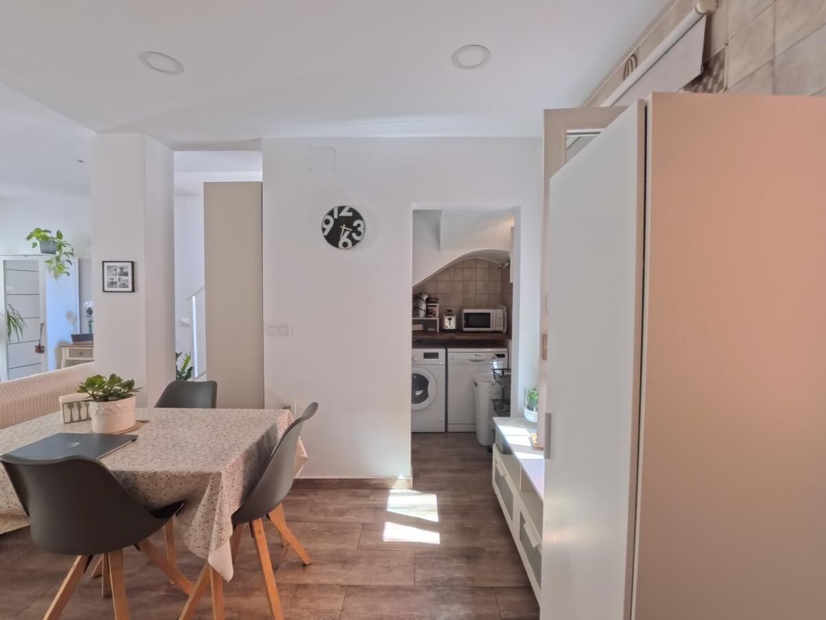 Modern Townhouse with Solar, A/C and Rooftop Patio