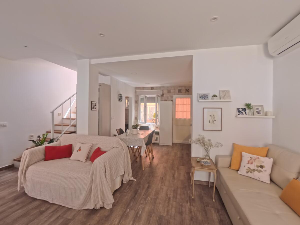 Modern Townhouse with Solar, A/C and Rooftop Patio
