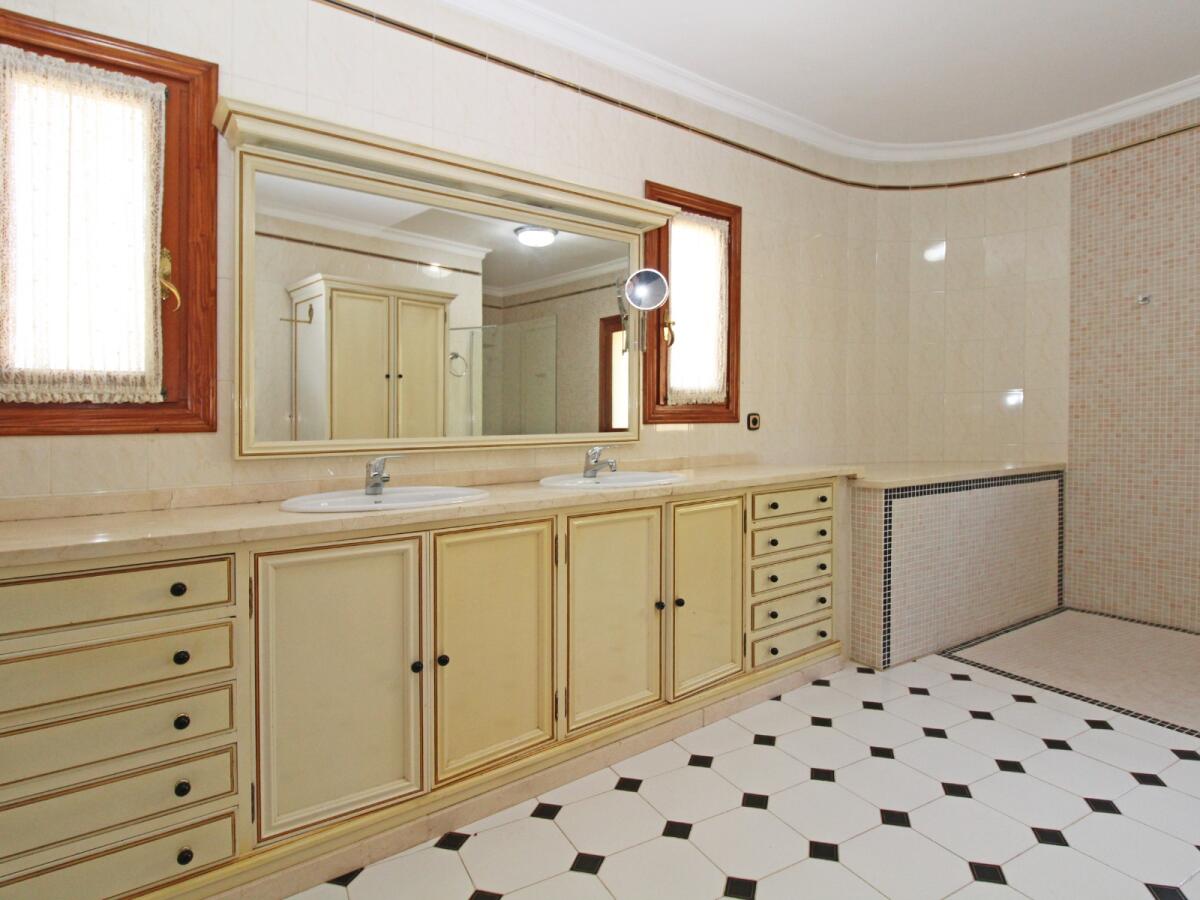 Villa 8 Bedrooms for sale in Moraira Benimeit