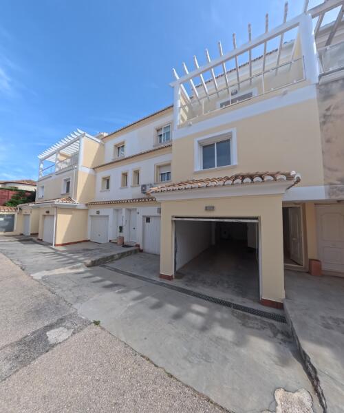 Move‑In Ready 3 Bedroom Home Near Town Centre